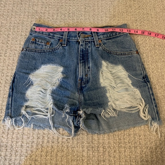 Levi’s denim shorts - Picture 4 of 8